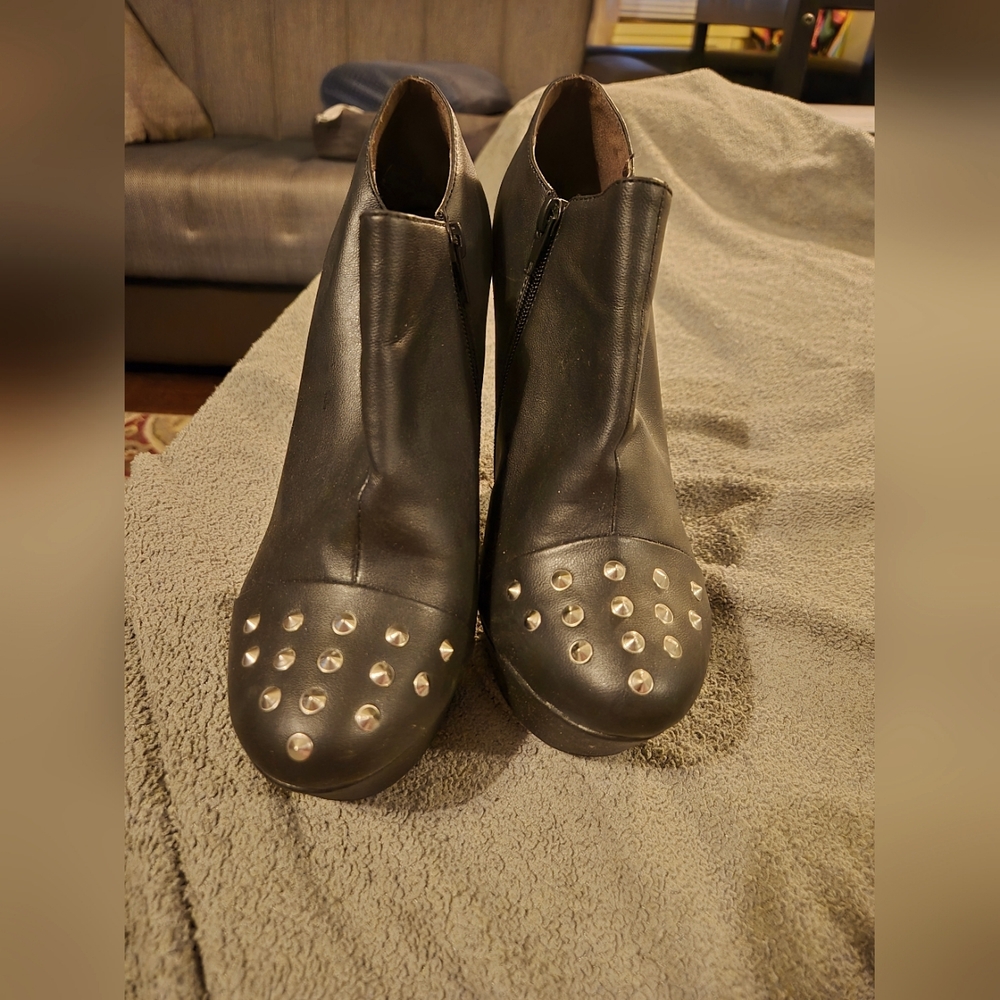 JUSTFAB SIZE 9 4 inch heeled Boots